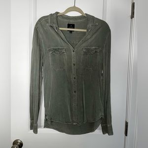 American Eagle Green Button Up Long Sleeve